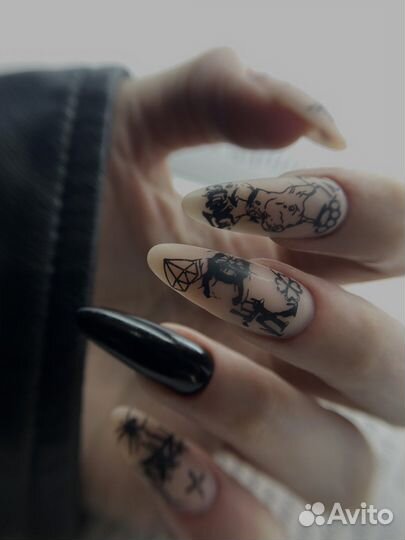 Маникюр руками мужчины