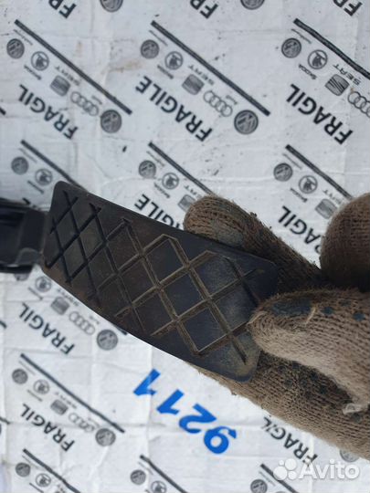 Педаль газа Шкода Рапид