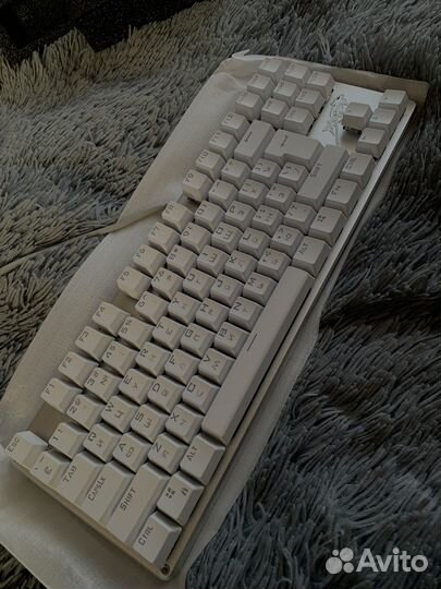 Механическая клавиатура белая