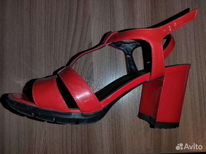 Продаю обувь