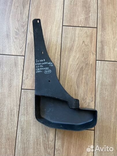 Брызговик передний правый Nissan Pathfinder R51 С