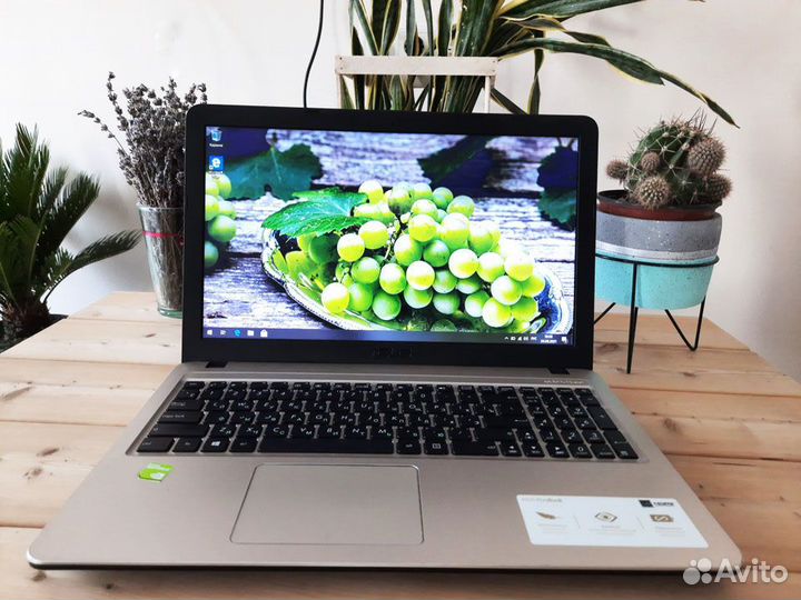 Шикарный ноутбук Full HD с 2мя видеокартами/MX110