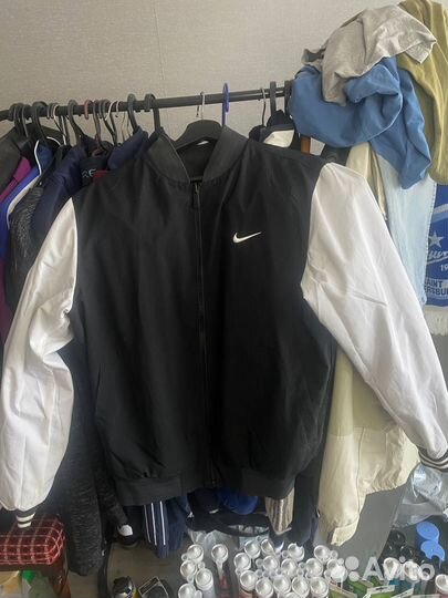 Двусторонний бомбер Nike