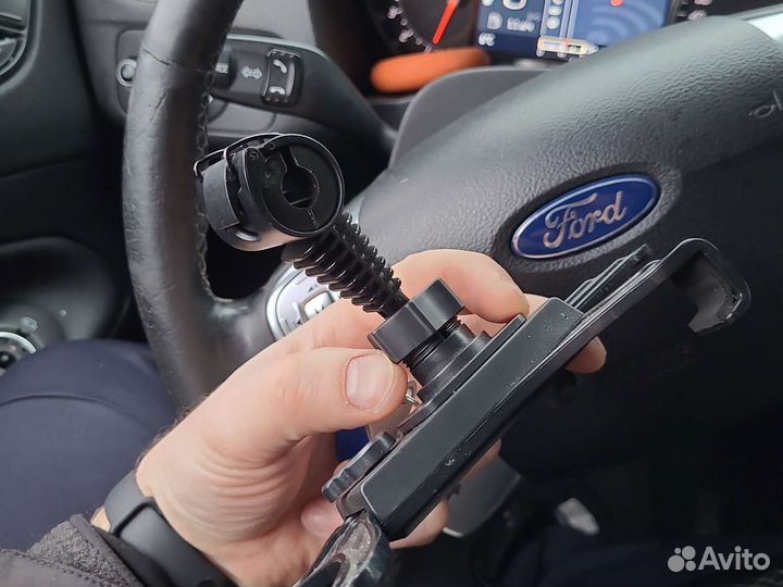 Автомобильный держатель для смартфона