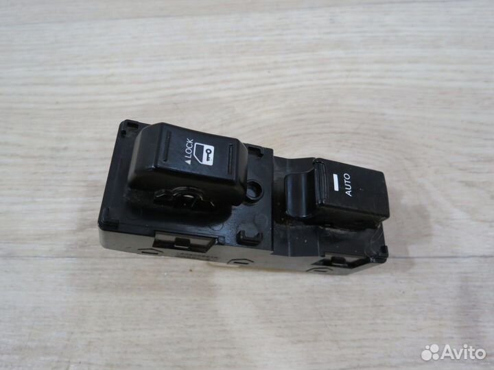 Кнопка стеклоподъемника передняя Kia Sorento