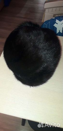 Женские меховые шапки