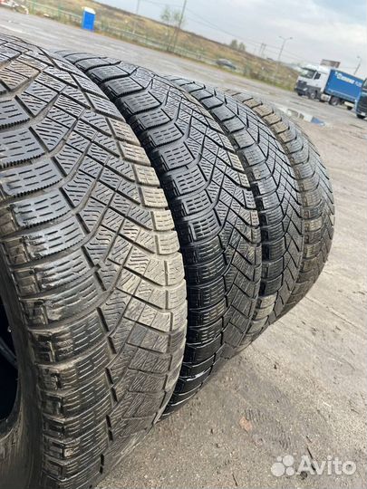 Pirelli Ice 225/65 R17