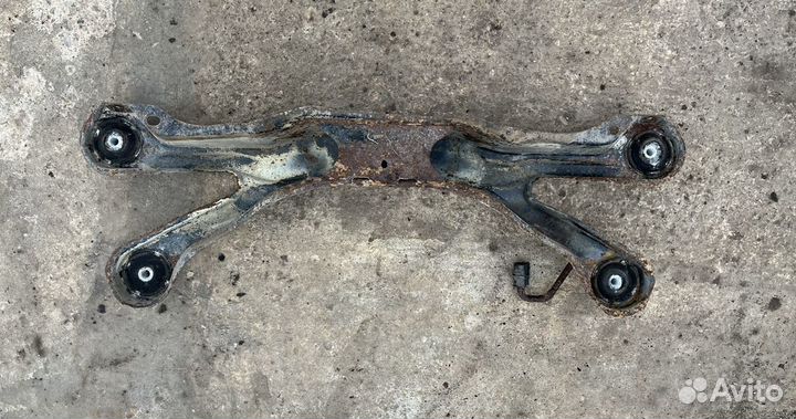 Подрамник задний Opel Vectra B