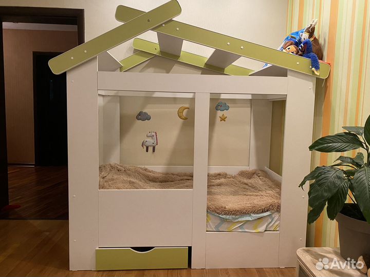 Кровать детская домик