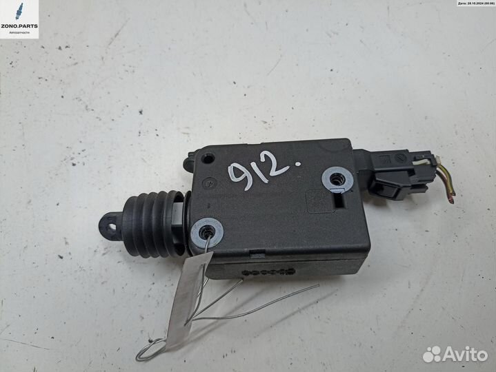 Активатор (привод) замка багажника 90460062 на Opel Astra G
