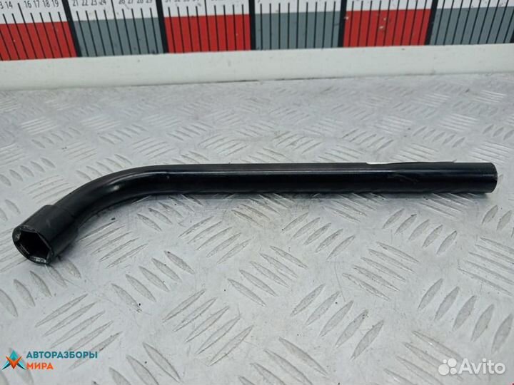 Ключ колесный (балонный) Opel Corsa D 2010