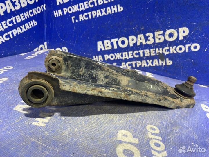 Передний левый рычаг Renault Logan 1 седан 2011