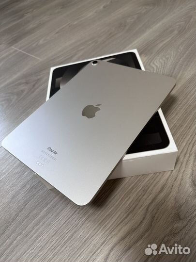 iPad Air (5th Generation) Wi-Fi (64GB)