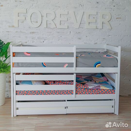 Двухъярусная детская кровать из массива