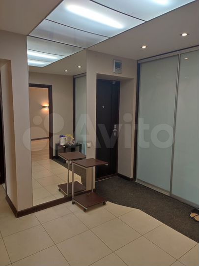 4-к. квартира, 76 м², 1/9 эт.