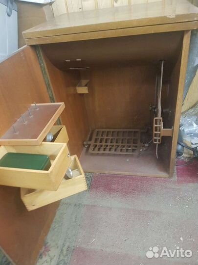 Швейная машинка Minerva с тумбой