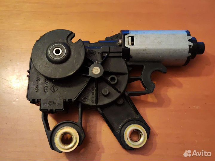 Моторчик стеклоочистителя задний 7L0955712B