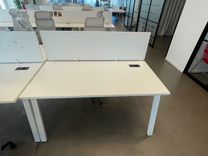 Бенч системы офисные столы с перегородками белые