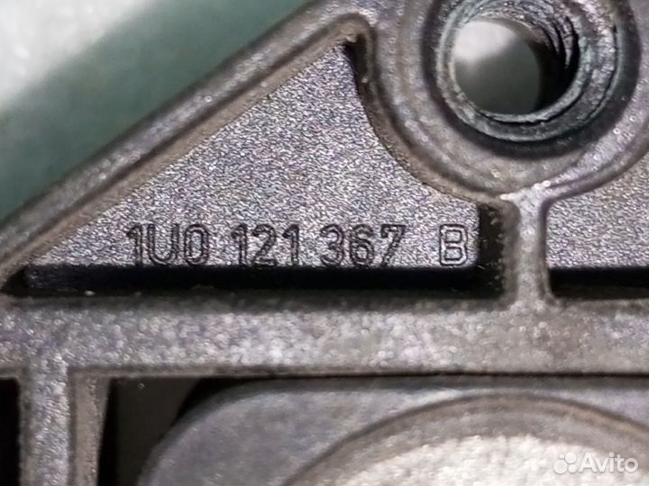 Кронштейн радиатора skoda octavia A4 Верхний