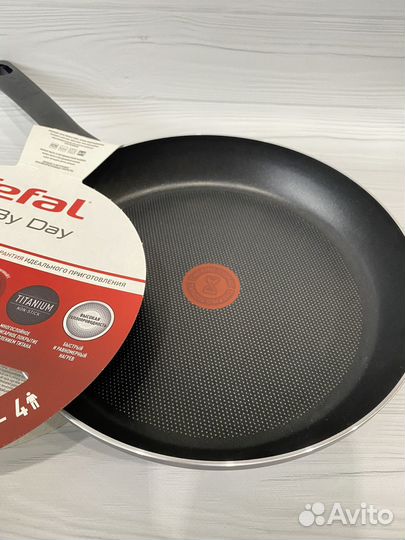 Сковорода Tefal 28 см новая