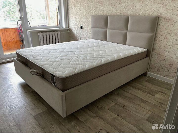 Кровать с подъемным механизмом