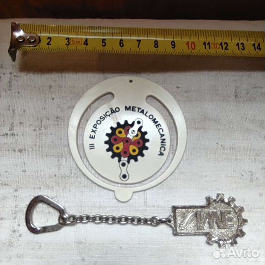 Брелок и бейдж