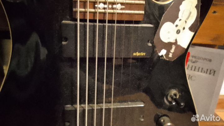 Восьмиструнная электрогитара