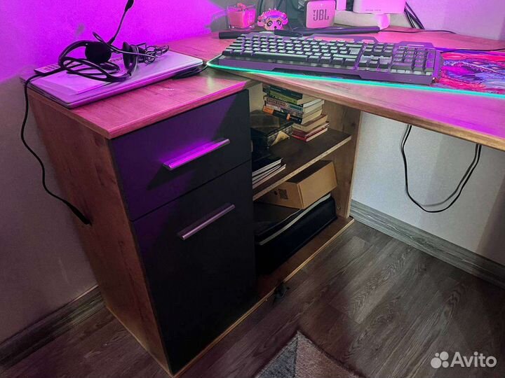 Письменный стол