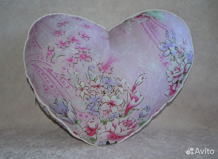 Подушка в форме сердечка сердца