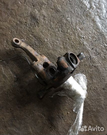 Поворотный кулак Man