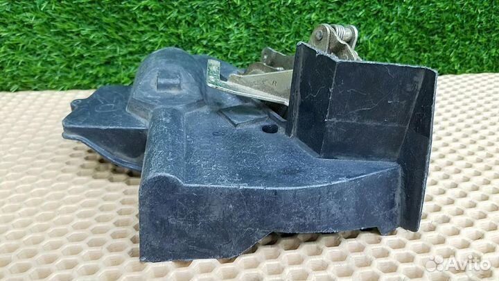 Замок двери задний правый Mercedes C180 W202