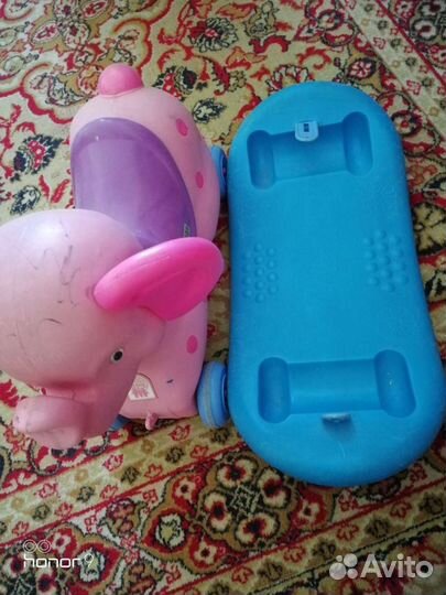 Слон-качалка, музыкальное зеркало и кухня