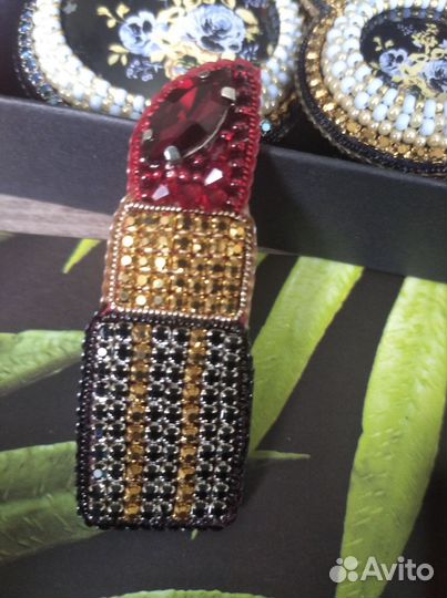 Брошь из бисера