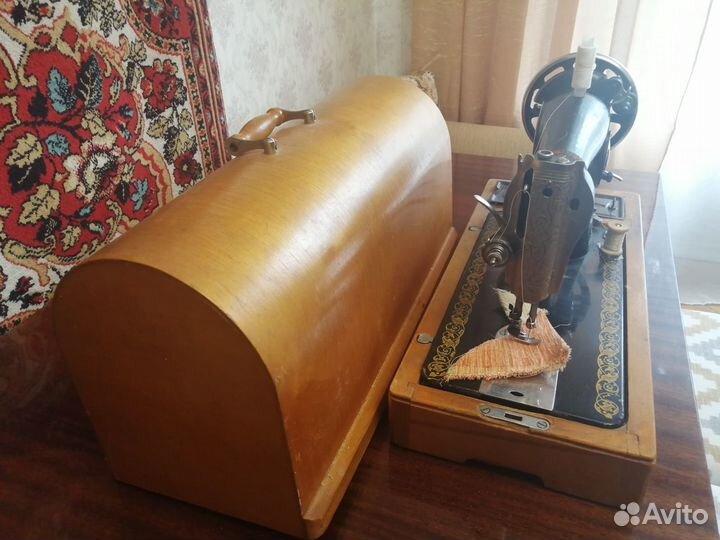 Швейная машина 