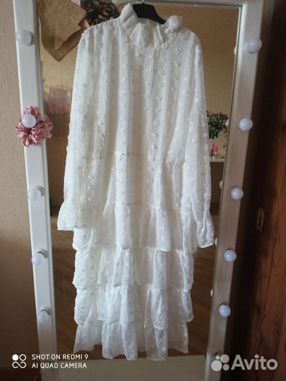 Платье bohoo длинное нарядное белое с воланами