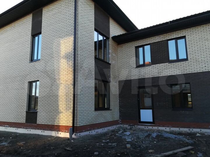 Коттедж 350 м² на участке 6 сот.