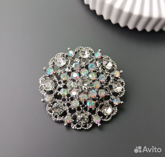 Брошь стильная, красивая