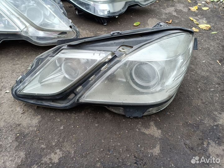 Левая фара Bixenon mercedes 212 с дефектом