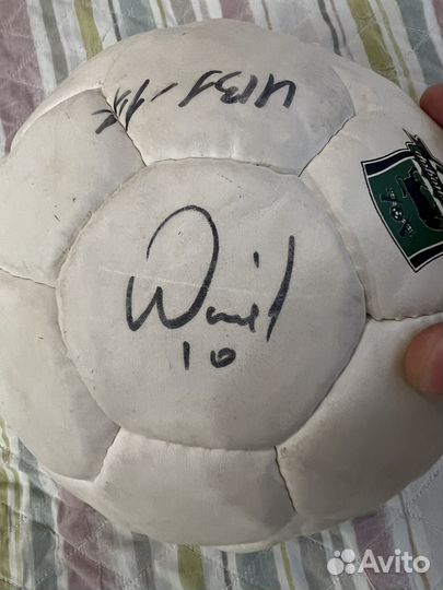 Футбольный мяч с автографами фк краснодар