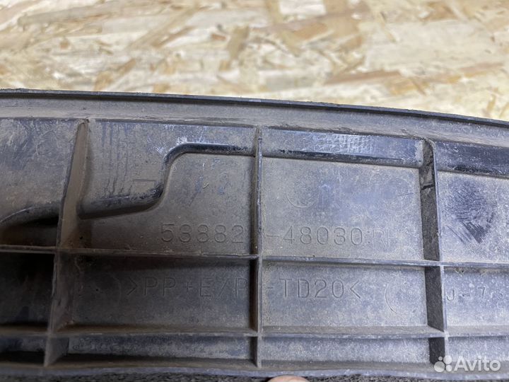 Пыльник правый в крыло Toyota Highlander 2