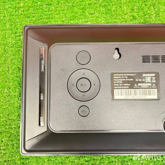 Цифровая фоторамка Digma PF-733