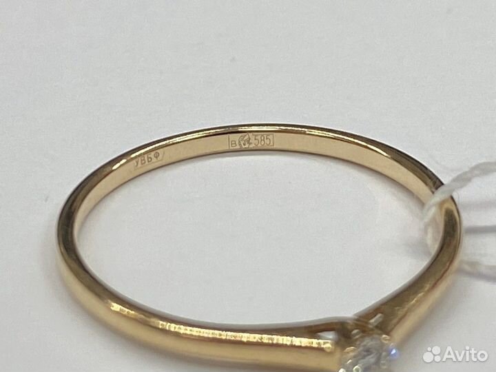 Кольцо с камнями бриллиант золотое