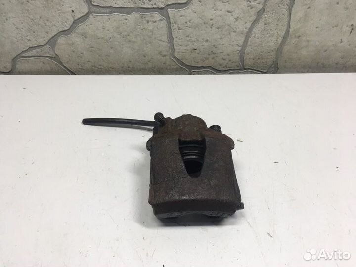 Суппорт тормозной передний правый Skoda Octavia II