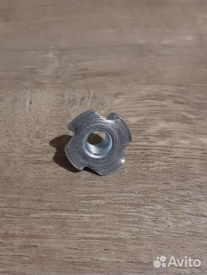 Гайка м6 мебельная забивная усовая