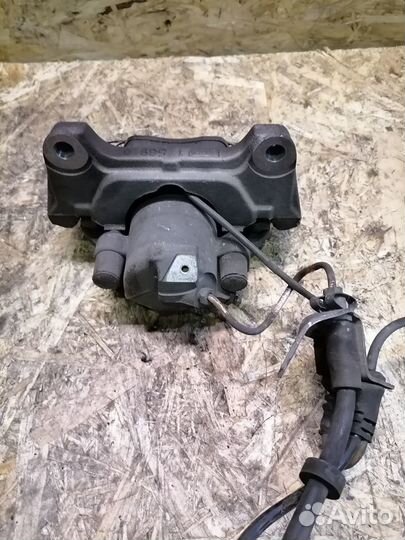 Суппорт передний Audi A6 C6 2.4