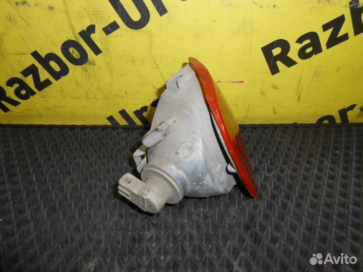 Поворотник передний правый Фольцваген Кэди 2