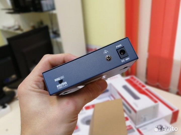PoE-коммутатор HiWatch DS-S504P(B) 1-4 порта