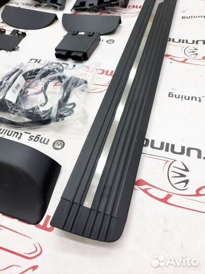 Выдвижные пороги на Range Rover 2017+