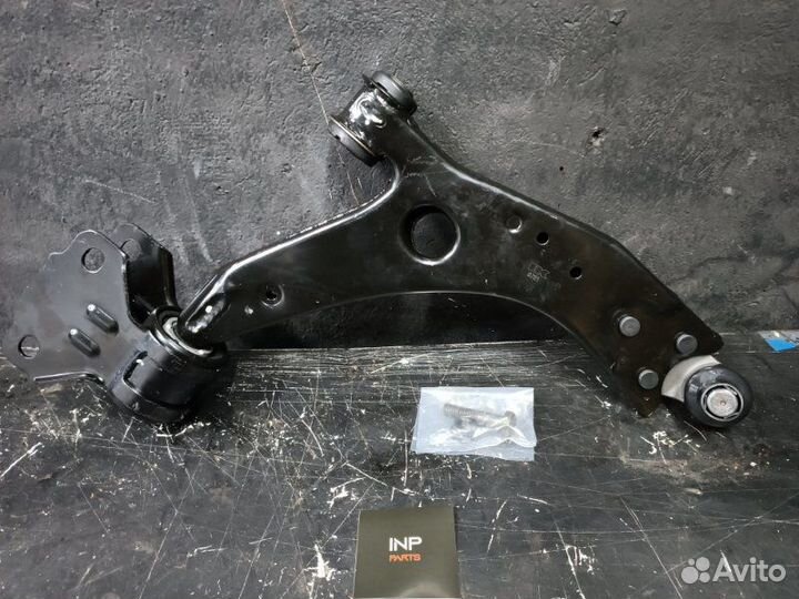 Рычаг подвески нижний передний правый Ford Focus 3