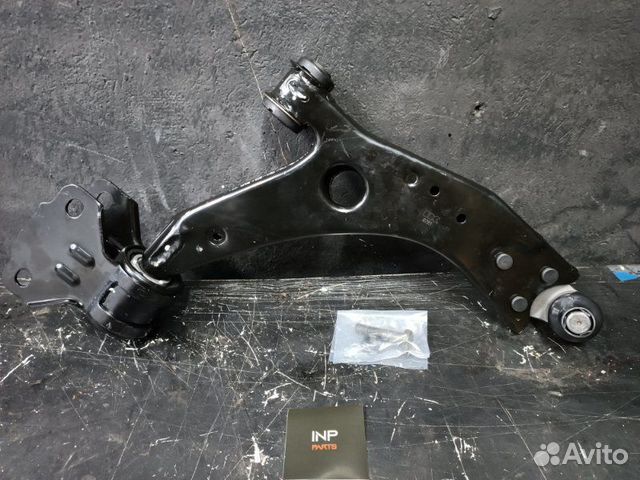 Рычаг подвески нижний передний правый Ford Focus 3